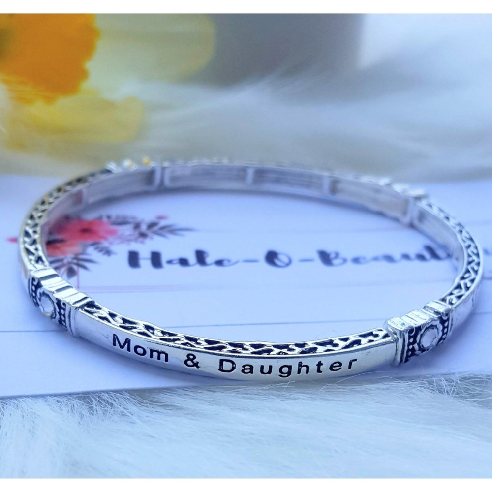LAST ONE!! Mom & Daughter stretch bracelet